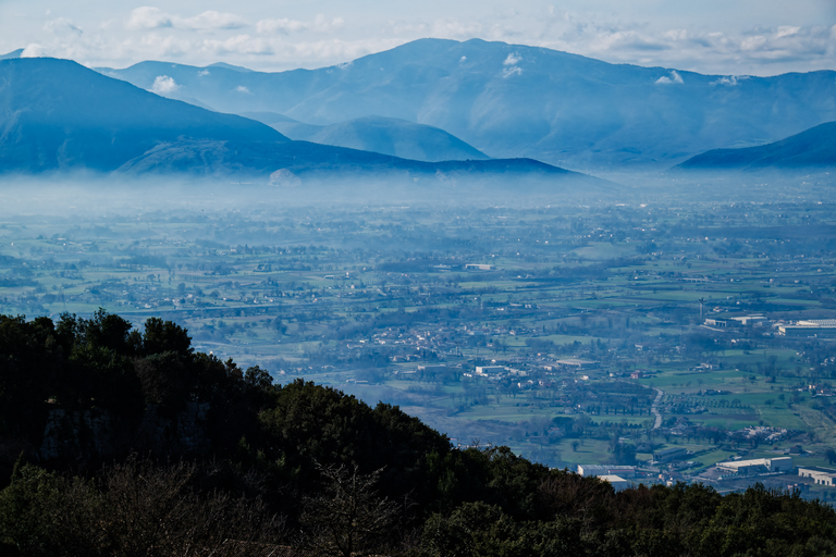 Monte Cassino – klasztor, cmentarz i krajobrazy upamiętniające bohaterstwo polskich żołnierzy.