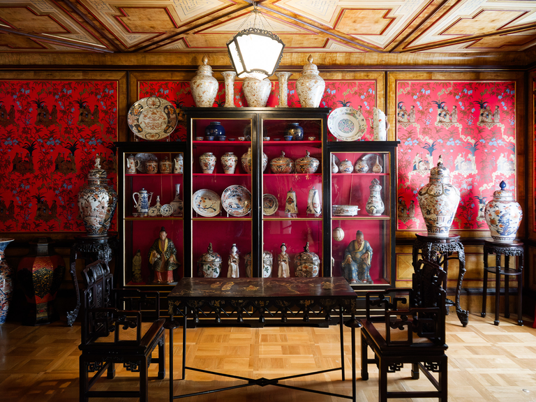 Wilanów – pałac i ogrody Jana III Sobieskiego, barokowe wnętrza, rzeźby, alejki i architektura pełna historii i elegancji.