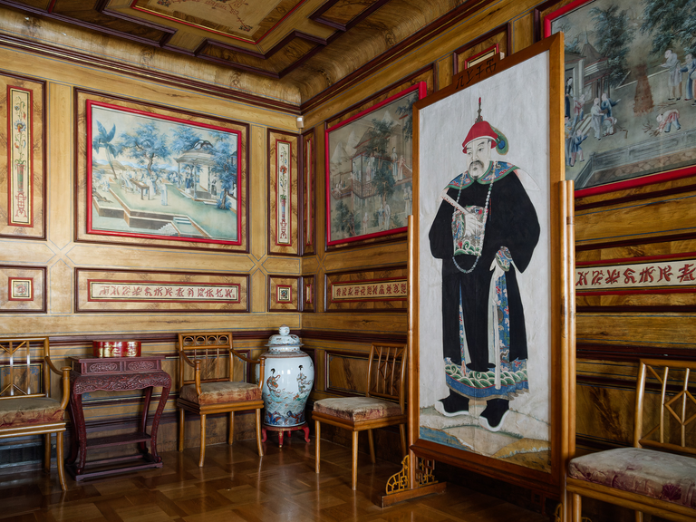 Wilanów – pałac i ogrody Jana III Sobieskiego, barokowe wnętrza, rzeźby, alejki i architektura pełna historii i elegancji.