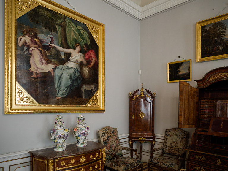 Wilanów – pałac i ogrody Jana III Sobieskiego, barokowe wnętrza, rzeźby, alejki i architektura pełna historii i elegancji.