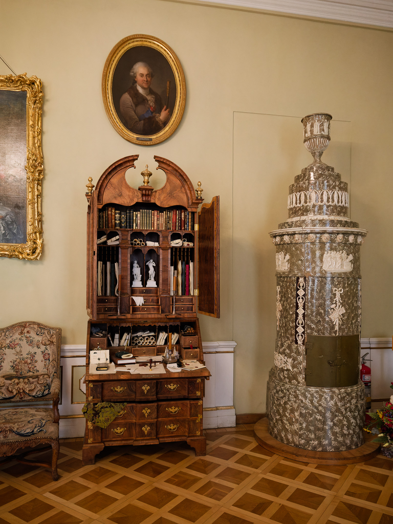 Wilanów – pałac i ogrody Jana III Sobieskiego, barokowe wnętrza, rzeźby, alejki i architektura pełna historii i elegancji.