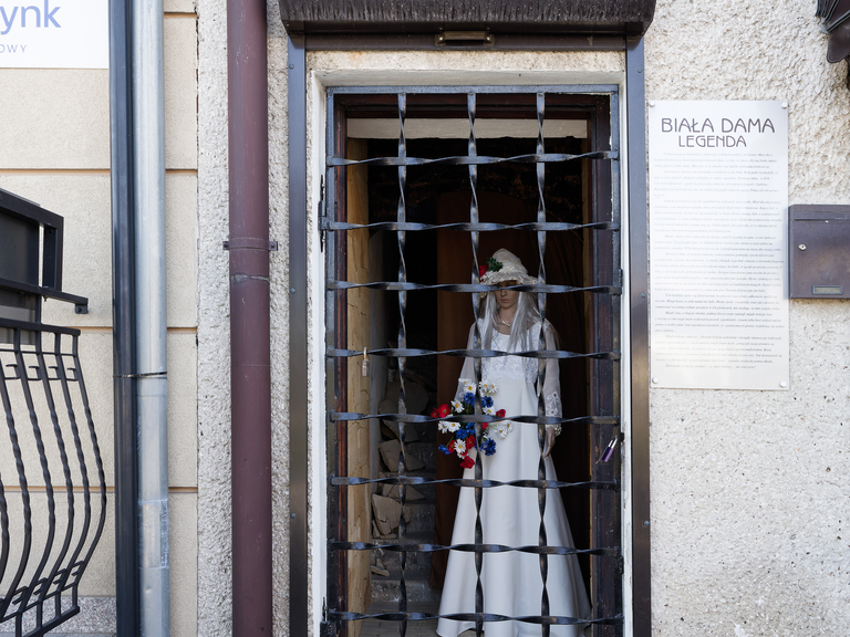 Zabytkowy Opatów – romańska kolegiata, urokliwe uliczki i historyczny klimat małego świętokrzyskiego miasteczka.