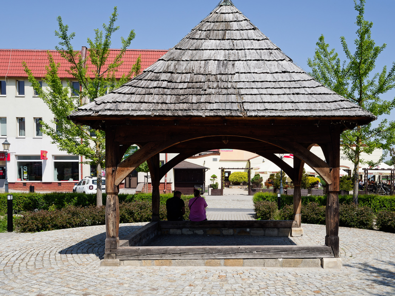 Zabytkowy Opatów – romańska kolegiata, urokliwe uliczki i historyczny klimat małego świętokrzyskiego miasteczka.