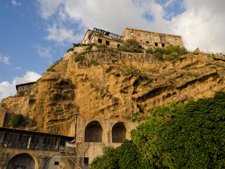 Malownicze widoki włoskiego wybrzeża Tyrreńskiego – miasteczka, plaże, klify i architektura Kalabrii oraz wybrzeża Amalfi