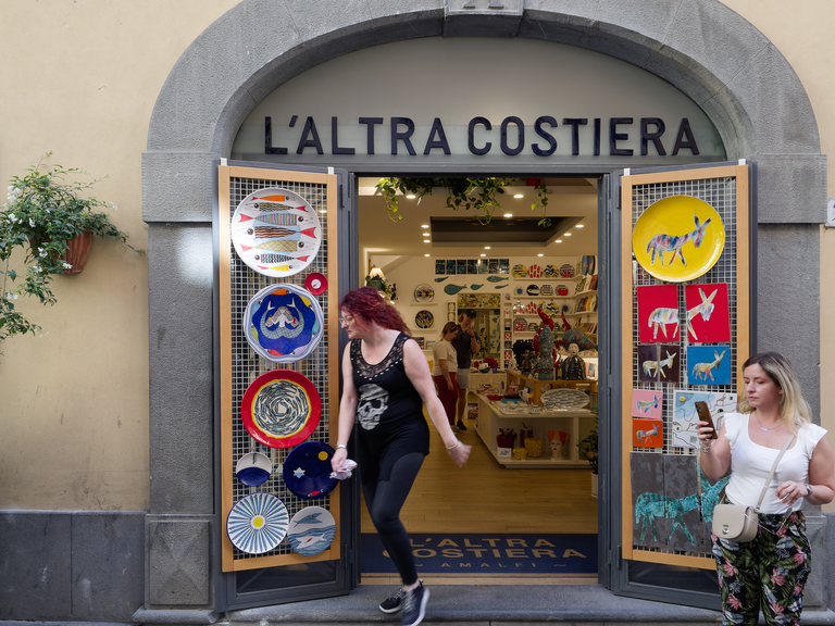 Malownicze widoki włoskiego wybrzeża Tyrreńskiego – miasteczka, plaże, klify i architektura Kalabrii oraz wybrzeża Amalfi