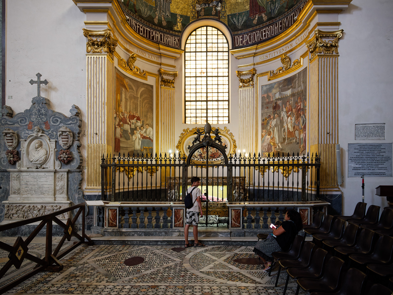 Malownicze widoki włoskiego wybrzeża Tyrreńskiego – miasteczka, plaże, klify i architektura Kalabrii oraz wybrzeża Amalfi