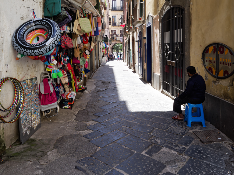 Malownicze widoki włoskiego wybrzeża Tyrreńskiego – miasteczka, plaże, klify i architektura Kalabrii oraz wybrzeża Amalfi