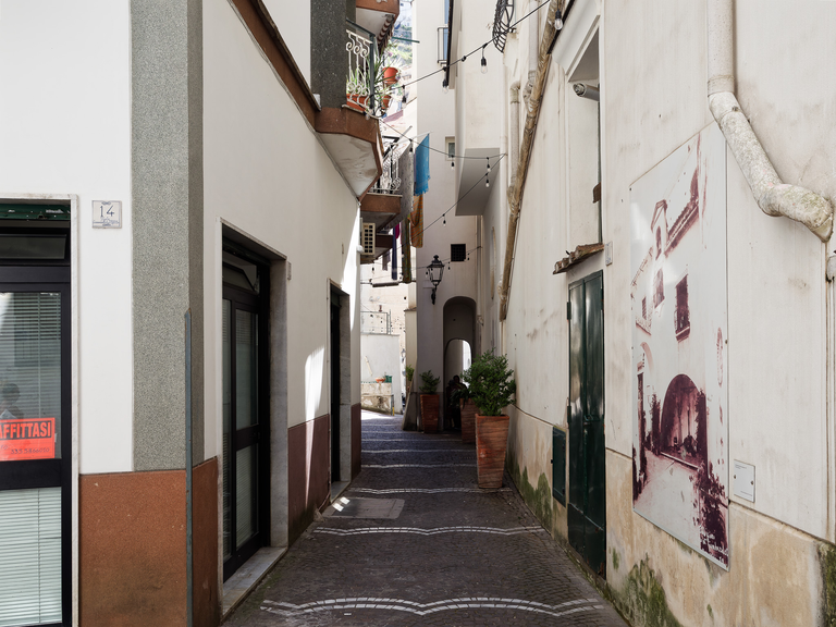 Malownicze widoki włoskiego wybrzeża Tyrreńskiego – miasteczka, plaże, klify i architektura Kalabrii oraz wybrzeża Amalfi