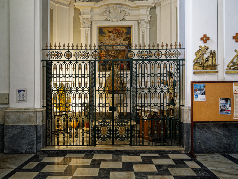 Malownicze widoki włoskiego wybrzeża Tyrreńskiego – miasteczka, plaże, klify i architektura Kalabrii oraz wybrzeża Amalfi