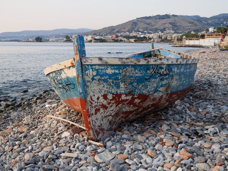 Malownicze widoki włoskiego wybrzeża Tyrreńskiego – miasteczka, plaże, klify i architektura Kalabrii oraz wybrzeża Amalfi