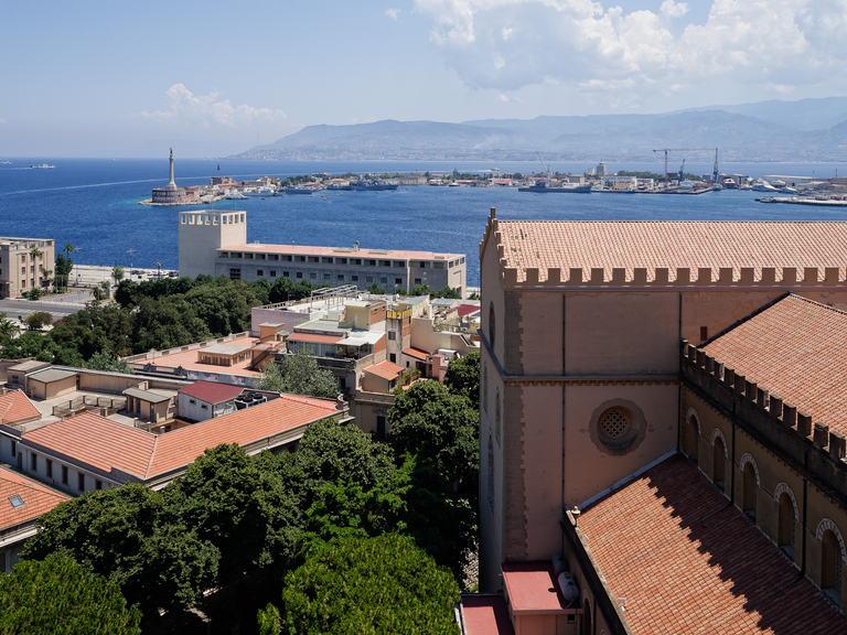 Malownicze widoki włoskiego wybrzeża Tyrreńskiego – miasteczka, plaże, klify i architektura Kalabrii oraz wybrzeża Amalfi