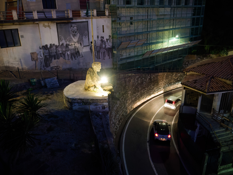 Malownicze widoki włoskiego wybrzeża Tyrreńskiego – miasteczka, plaże, klify i architektura Kalabrii oraz wybrzeża Amalfi