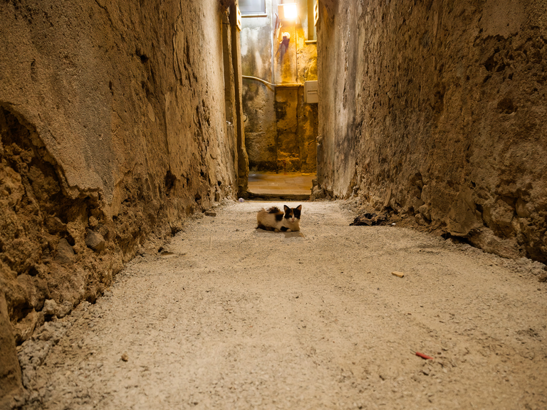 Malownicze widoki włoskiego wybrzeża Tyrreńskiego – miasteczka, plaże, klify i architektura Kalabrii oraz wybrzeża Amalfi