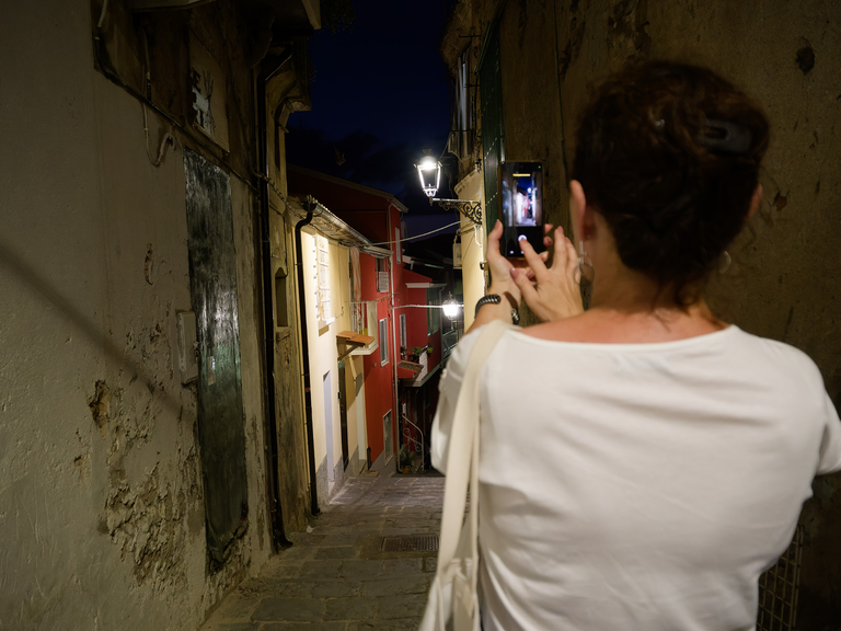 Malownicze widoki włoskiego wybrzeża Tyrreńskiego – miasteczka, plaże, klify i architektura Kalabrii oraz wybrzeża Amalfi