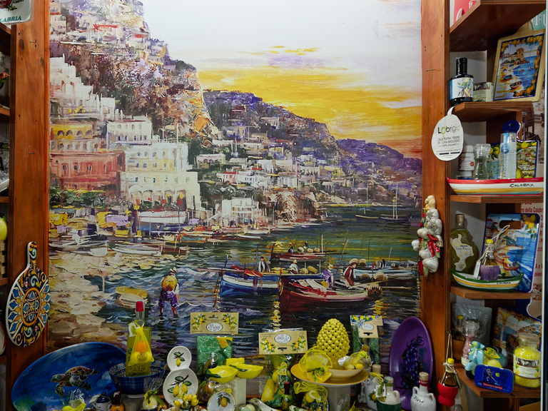 Malownicze widoki włoskiego wybrzeża Tyrreńskiego – miasteczka, plaże, klify i architektura Kalabrii oraz wybrzeża Amalfi
